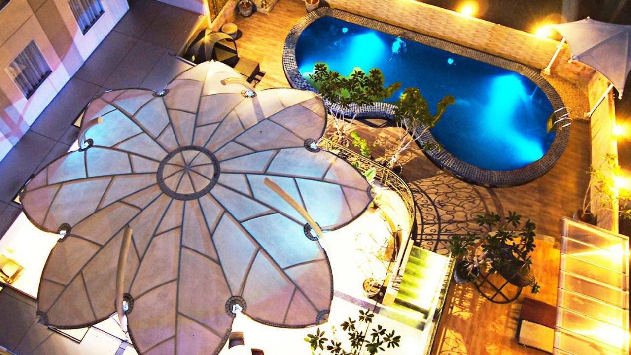 Sapphire Sky Hotel & Conference Serpong Exterior photo