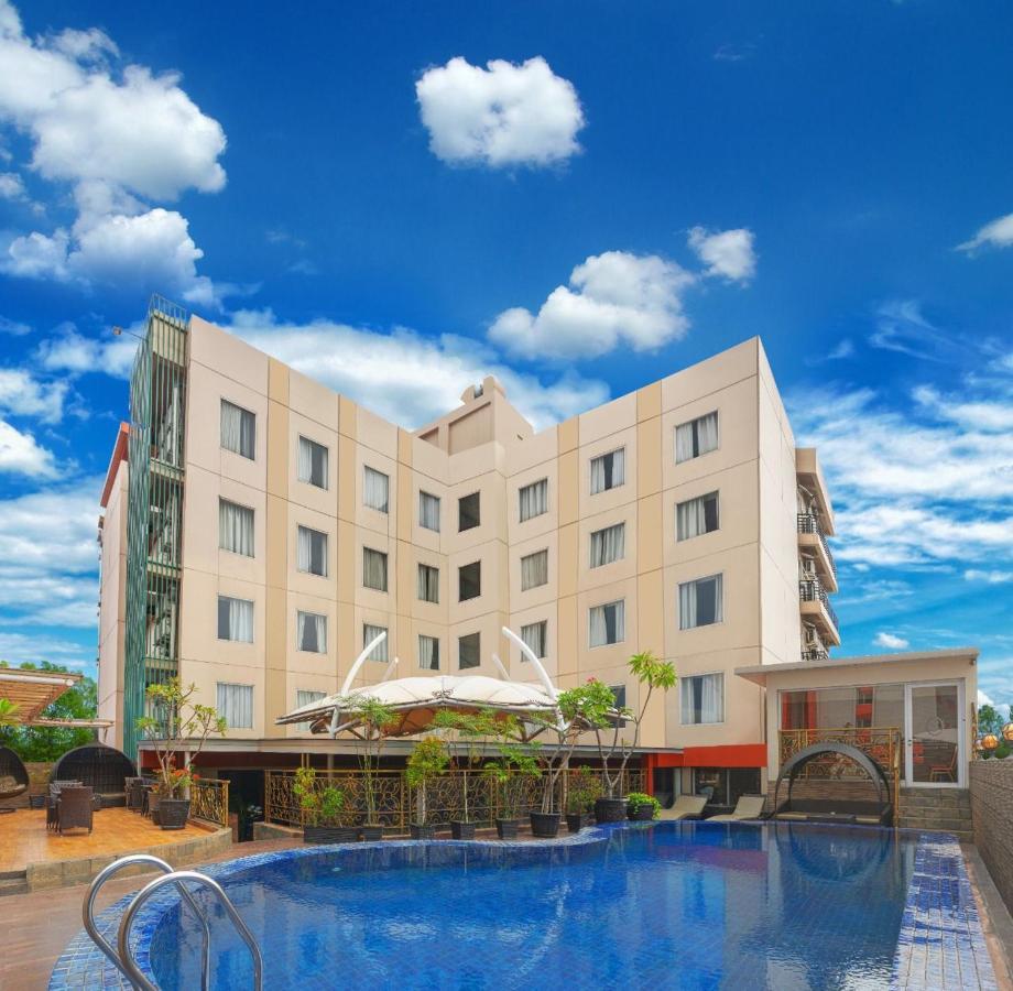 Sapphire Sky Hotel & Conference Serpong Exterior photo