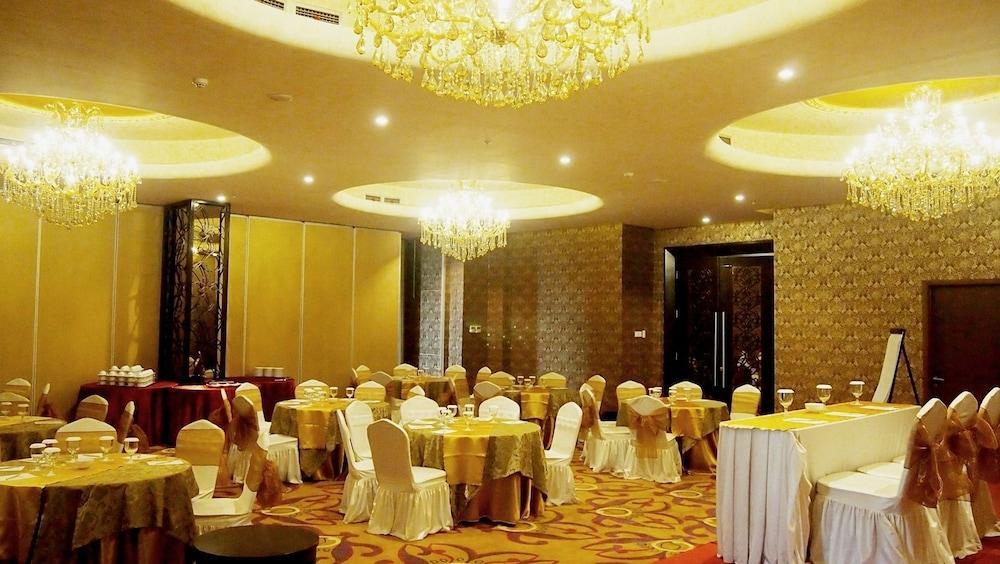 Sapphire Sky Hotel & Conference Serpong Exterior photo