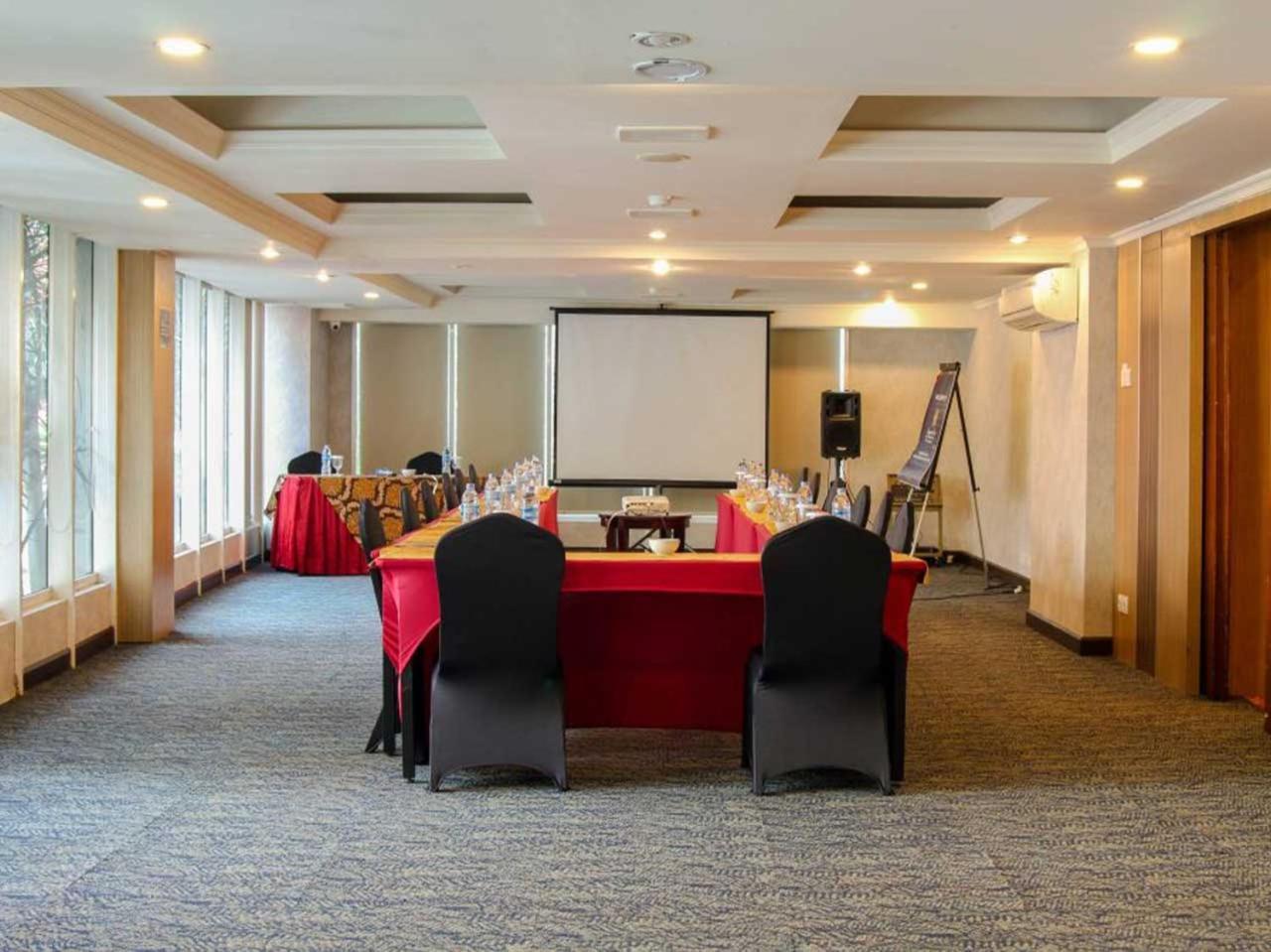 Sapphire Sky Hotel & Conference Serpong Exterior photo