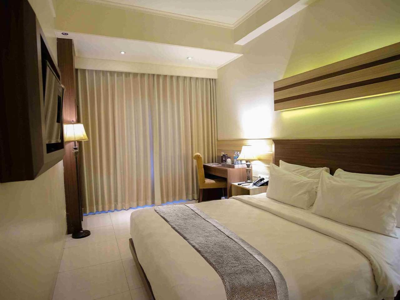Sapphire Sky Hotel & Conference Serpong Exterior photo