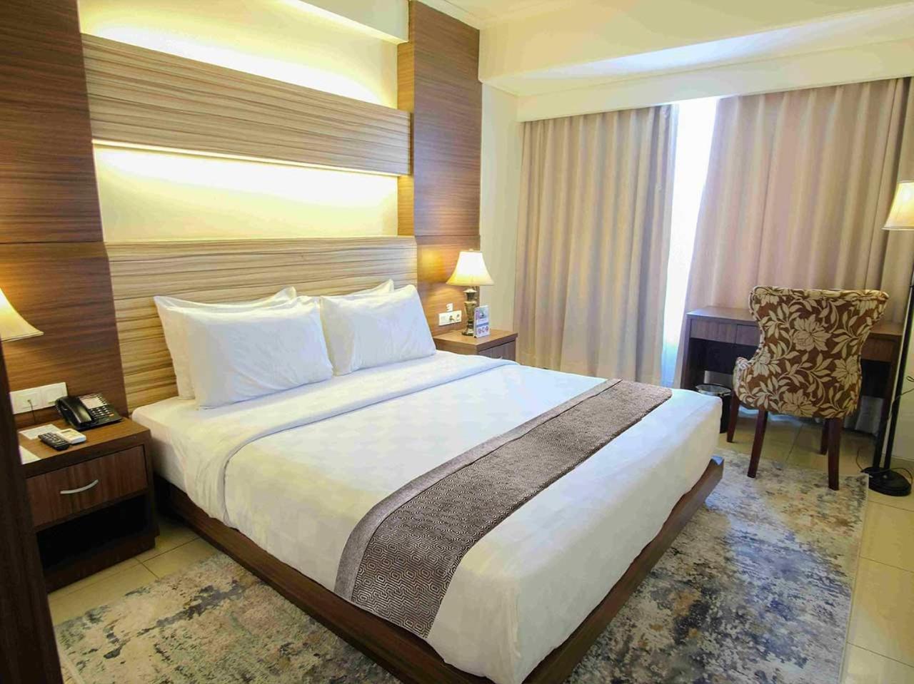 Sapphire Sky Hotel & Conference Serpong Exterior photo