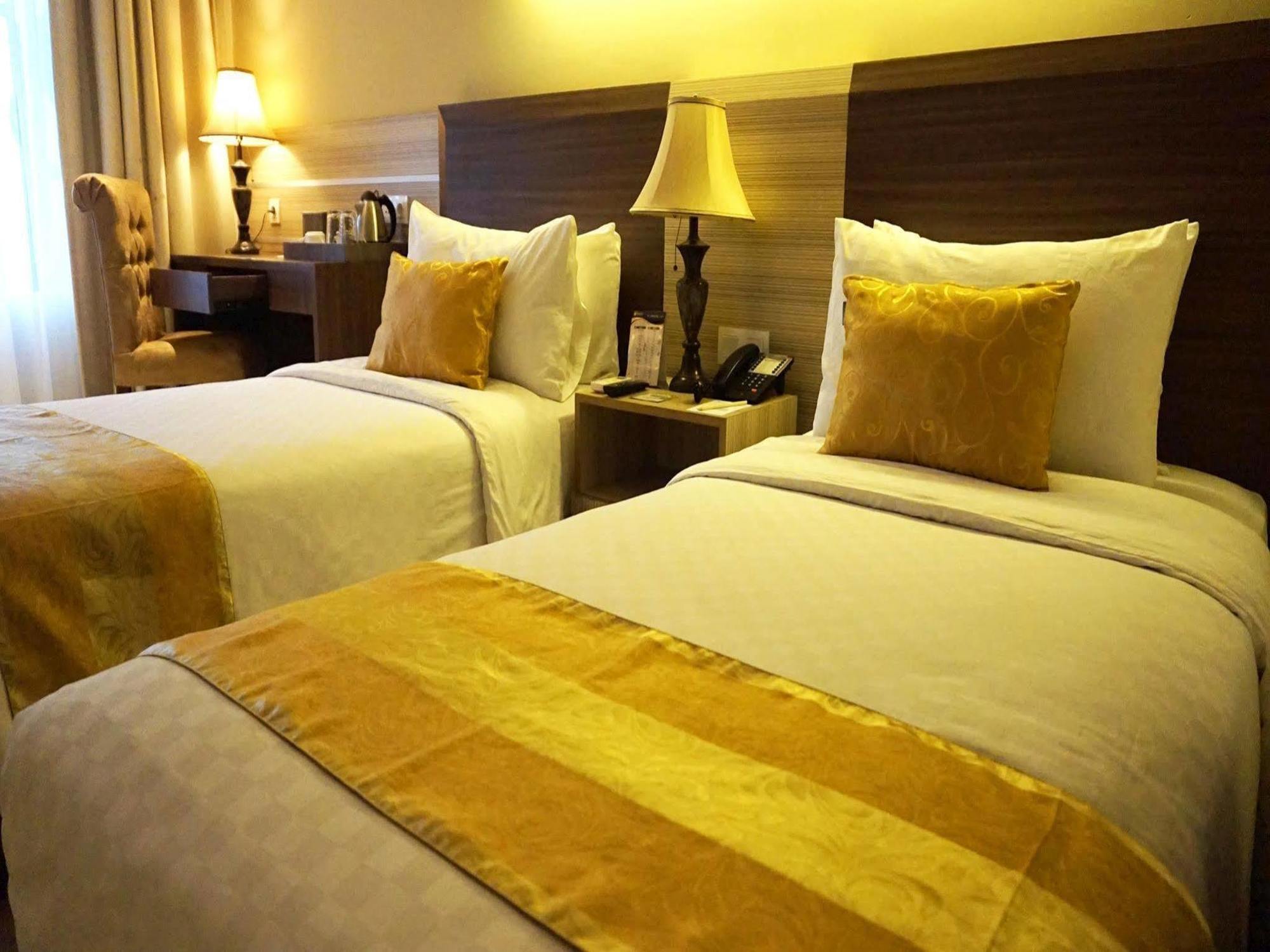 Sapphire Sky Hotel & Conference Serpong Exterior photo