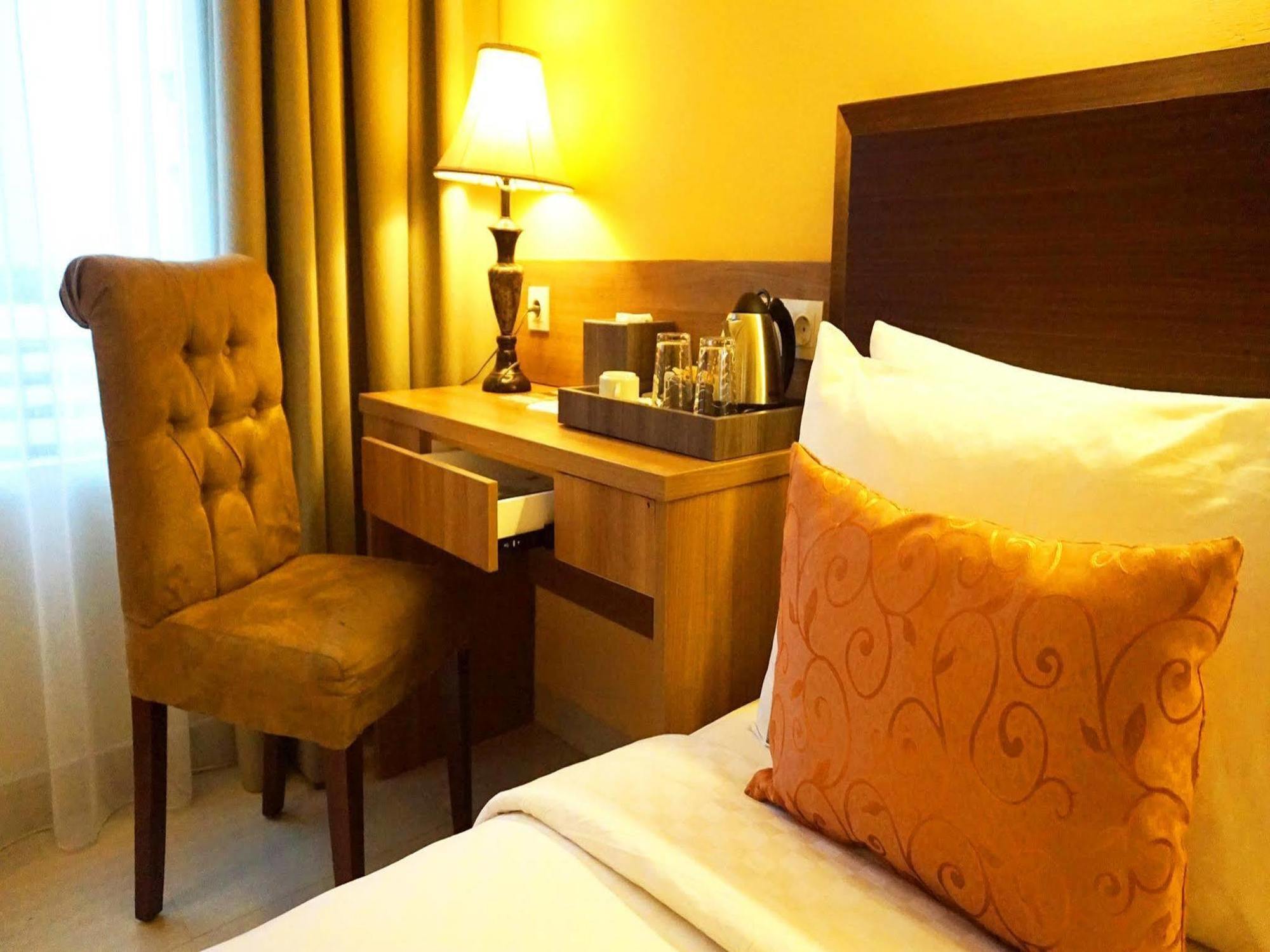 Sapphire Sky Hotel & Conference Serpong Exterior photo