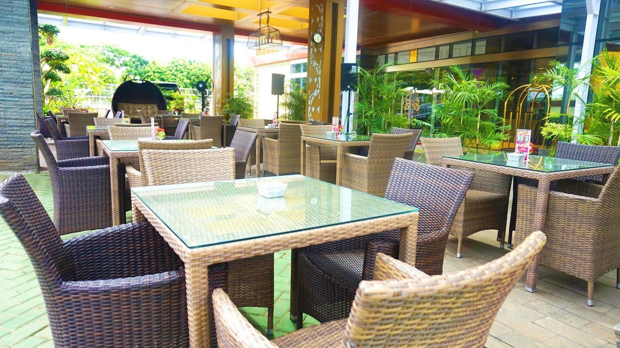 Sapphire Sky Hotel & Conference Serpong Exterior photo